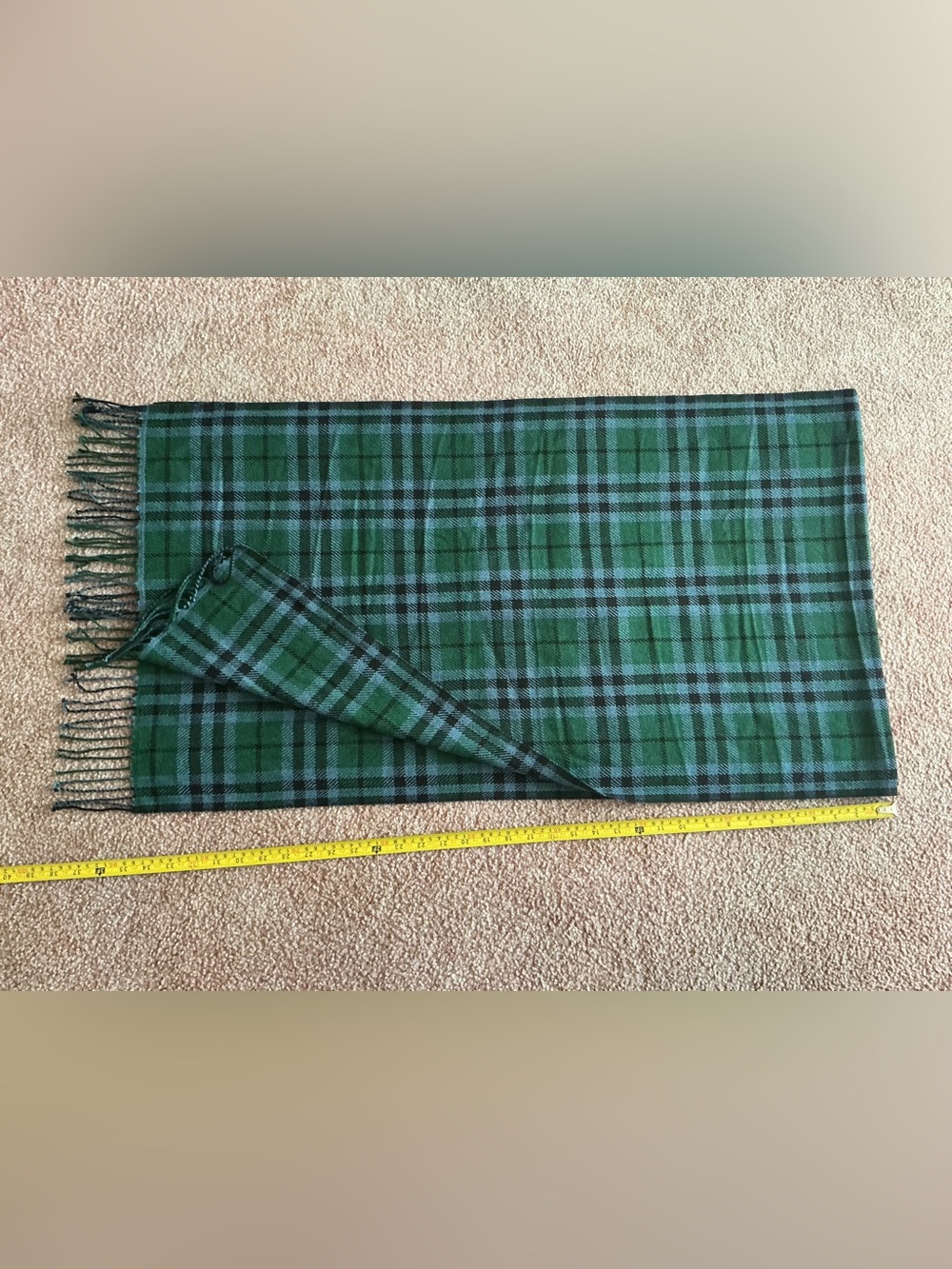Nwot Uniqlo Green and Navy Plaid chunky stole/scarf